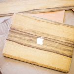 Cover en bois macbook fabrication main